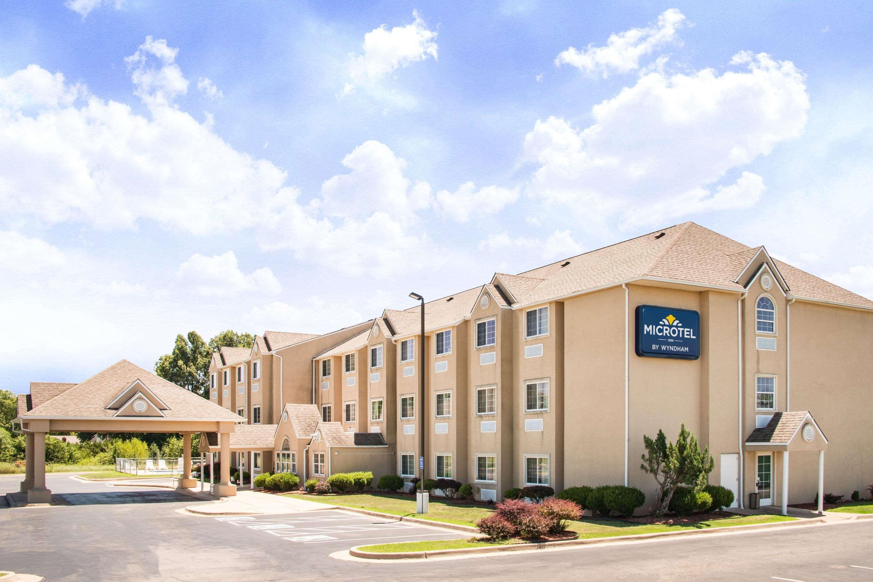 Microtel Inn & Suites Claremore Экстерьер фото