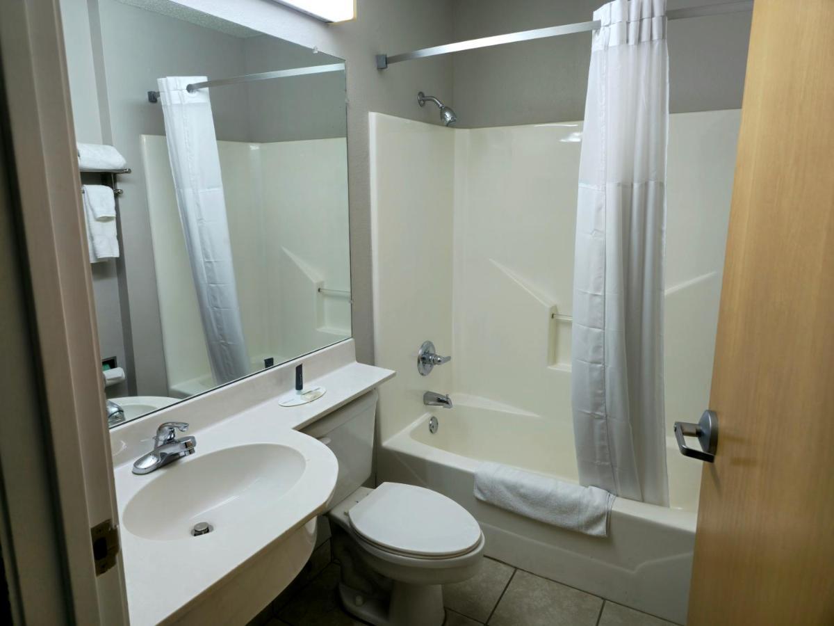 Microtel Inn & Suites Claremore Экстерьер фото