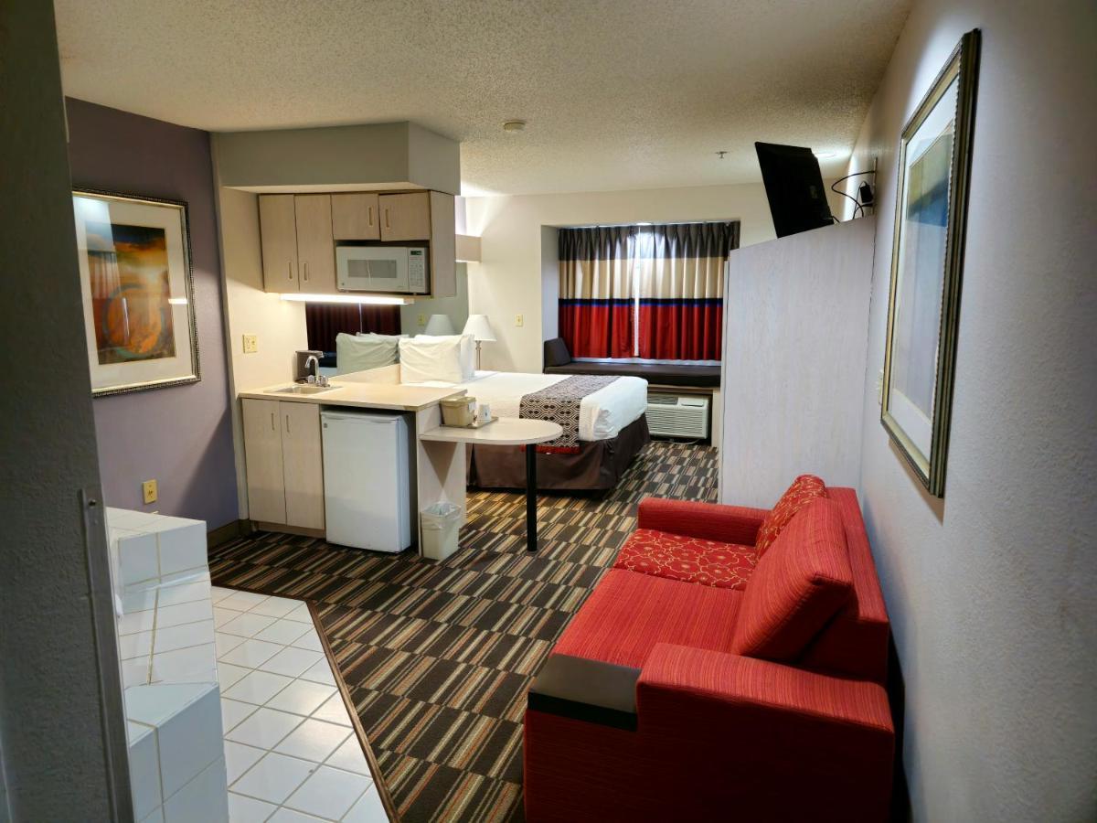 Microtel Inn & Suites Claremore Экстерьер фото